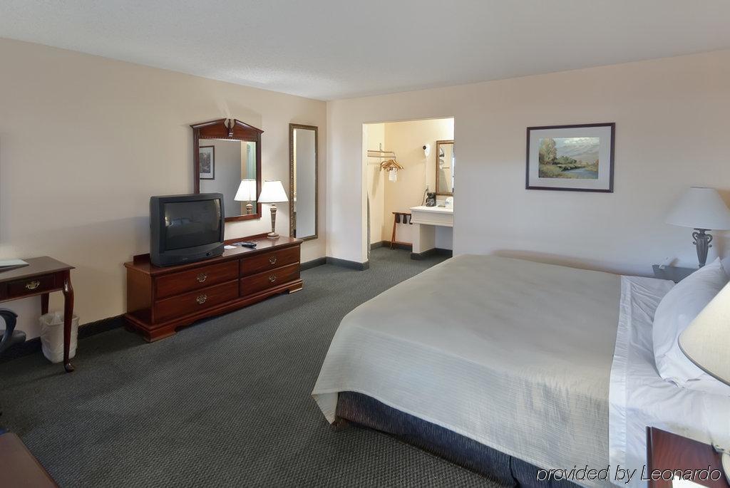 Best Western Sunday House Inn Кервилл Номер фото