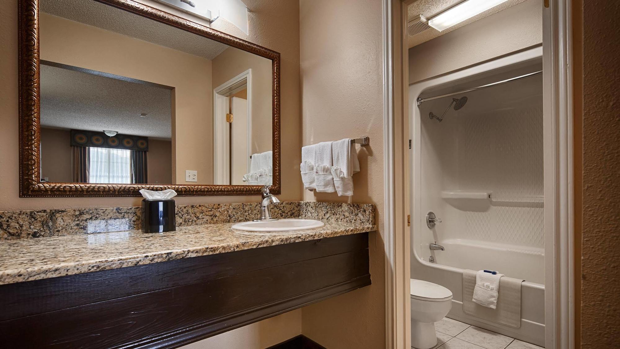 Best Western Sunday House Inn Кервилл Экстерьер фото